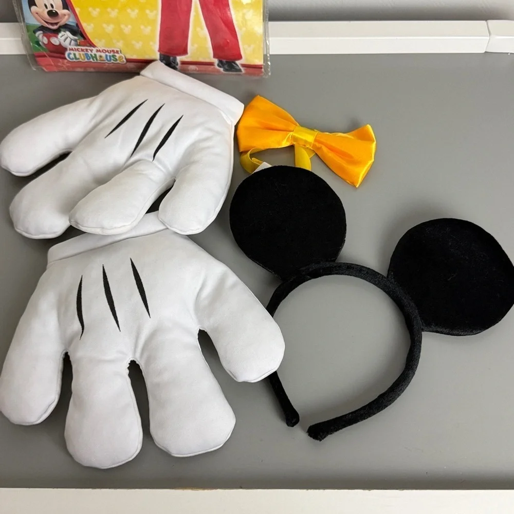 Disney Mickey Mouse Accesory Set with White and Black